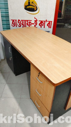 অফিস টেবিল